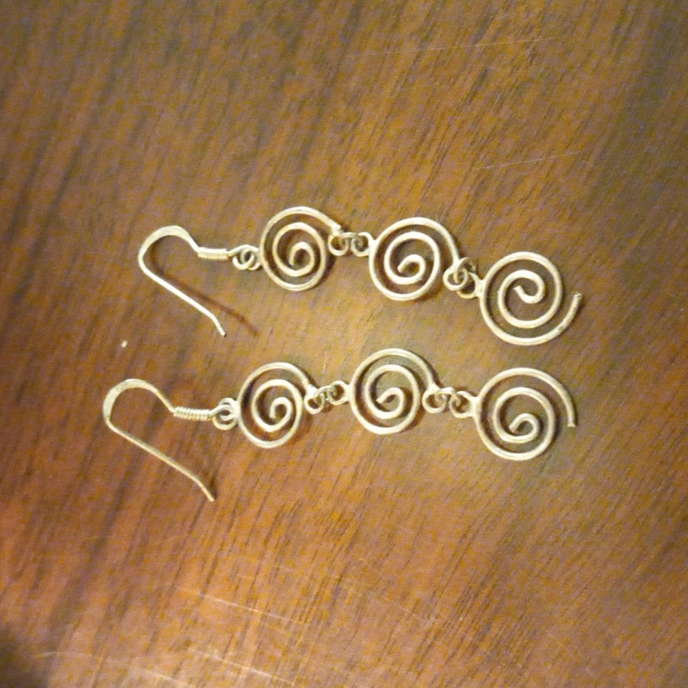 Metal spiral earrings - Picture 5 of 5
